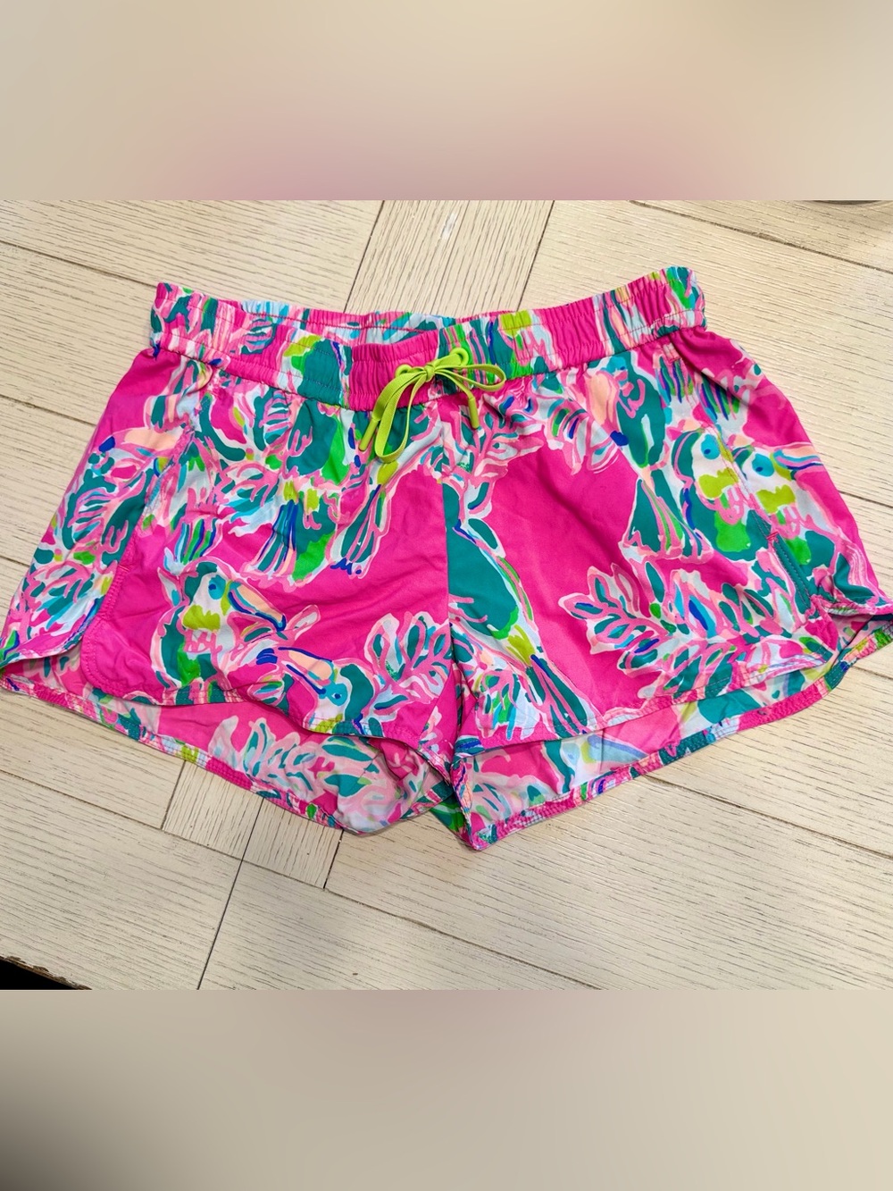 Lilly Pulitzer luxletic run around shorts - toucan play | EUC - size XS
